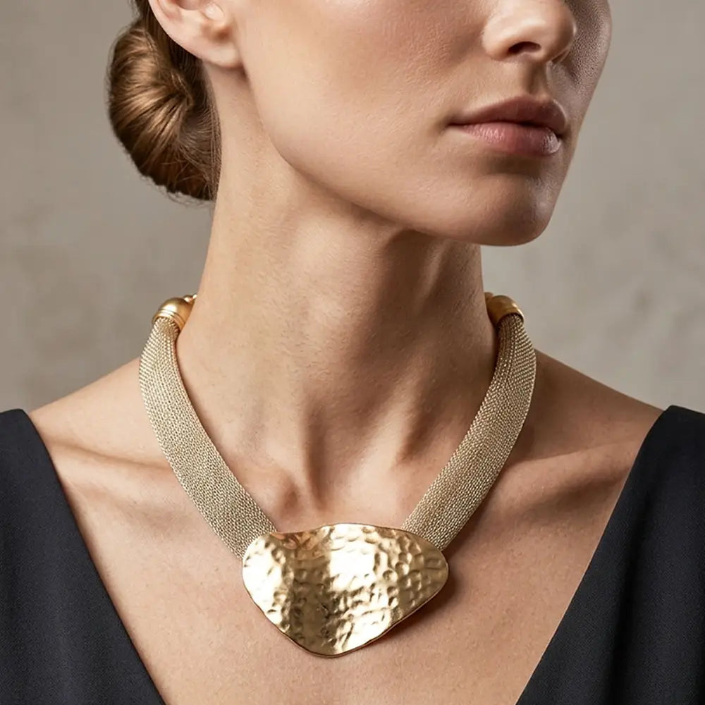 Mesh Collar Hammered Pendant Necklace