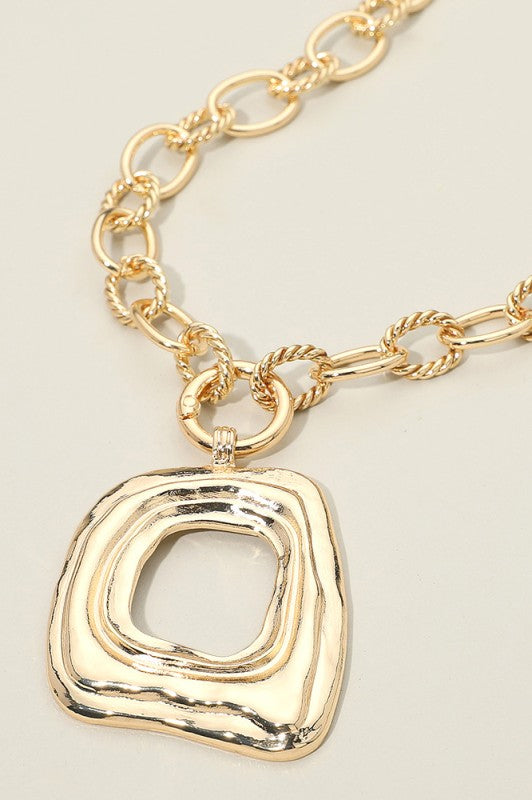 Bold Abstract Pendant Accent Chunky Chain Necklace